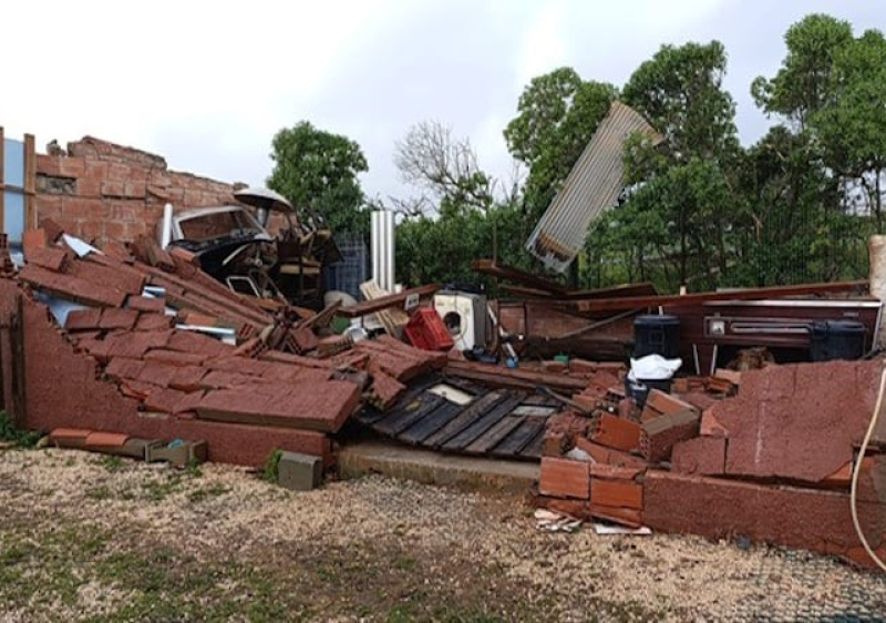 Vento extremo em Vila do Bispo provoca estragos e fere animal