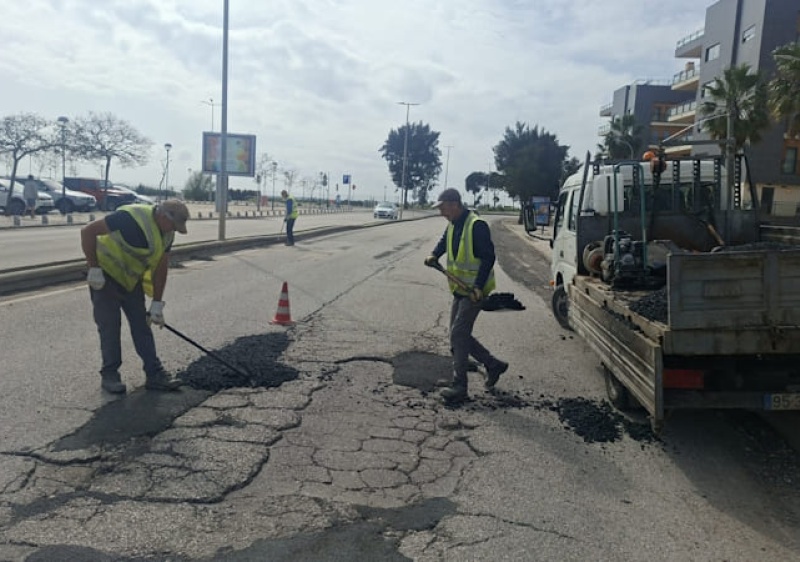 Equipas do Munic&iacute;pio de Olh&atilde;o est&atilde;o no terreno a reparar estragos das chuvas