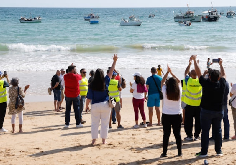 Protesto em Albufeira junta popula&ccedil;&atilde;o contra dessalinizadora 