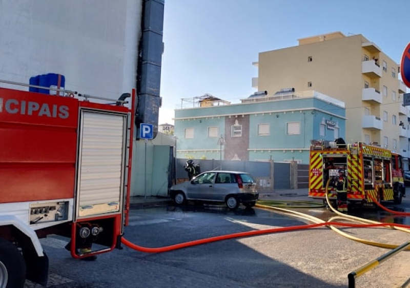 Inc&ecirc;ndio em churrasqueira mobilizou bombeiros para o centro de Olh&atilde;o