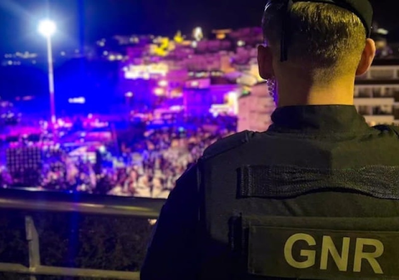 Pris&atilde;o preventiva para dois detidos em Albufeira por furtos em estabelecimentos comerciais