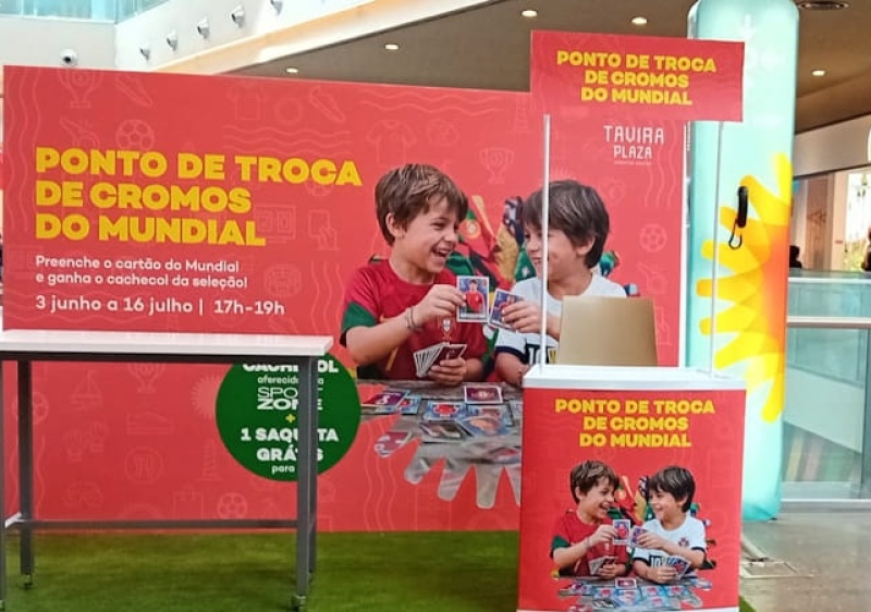 Tavira Plaza cria espa&ccedil;o para a troca de cromos do Mundial de 2026