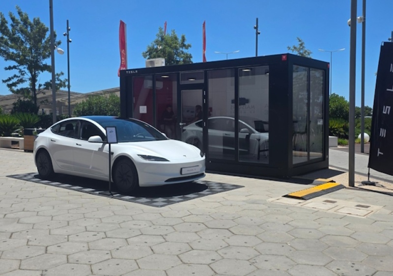 Tesla refor&ccedil;a presen&ccedil;a em Portugal com novo espa&ccedil;o no MAR Shopping Algarve 