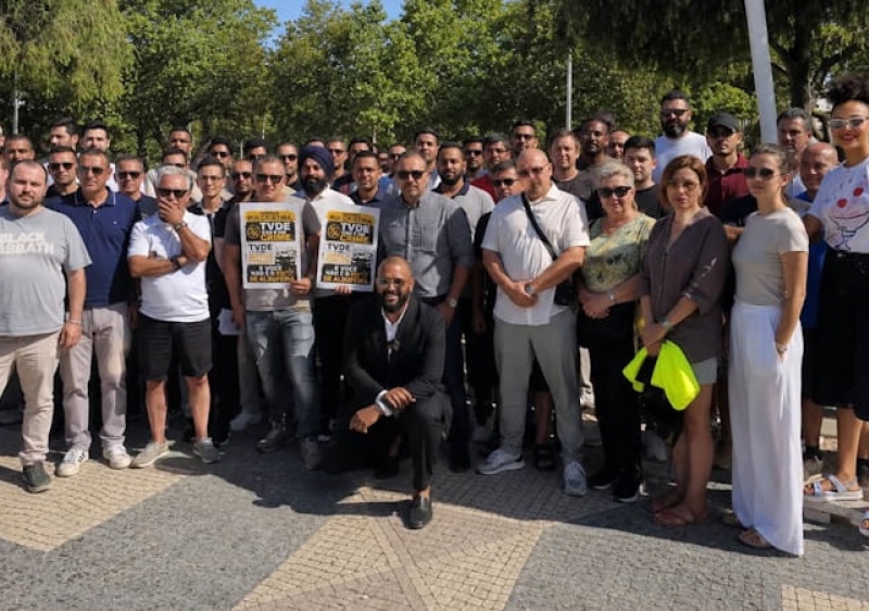 Mais de 100 motoristas TVDE concentrados em Albufeira contra restri&ccedil;&otilde;es &agrave; circula&ccedil;&atilde;o 