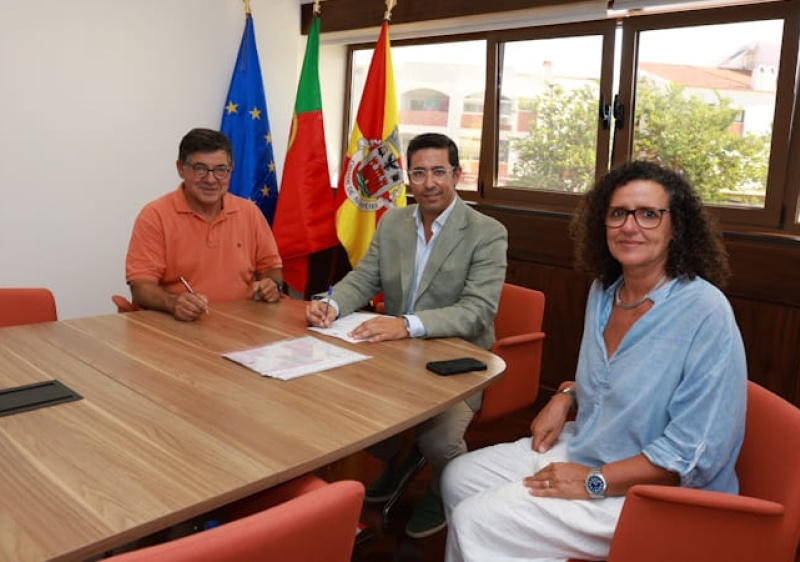Munic&iacute;pio de Albufeira e APEXA refor&ccedil;am parceria para ajudar quem mais precisa