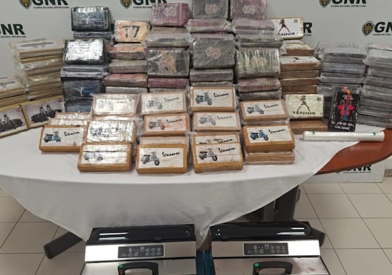 GNR apreende coca&iacute;na suficiente para 1,5 milh&otilde;es de doses em Loul&eacute;
