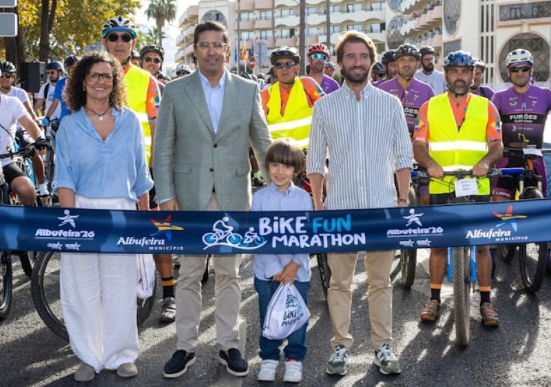 Primeira Bike Fun Marathon reuniu "pais, filhos e av&oacute;s" nas ruas de Albufeira
