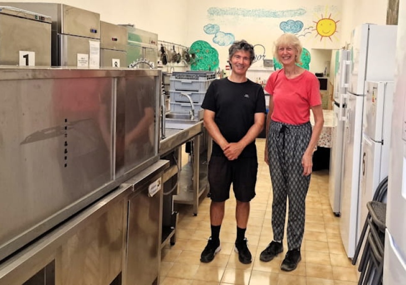 Ideias do Levante entrega equipamento de cozinha &agrave; Portim&atilde;o Soup Kitchen