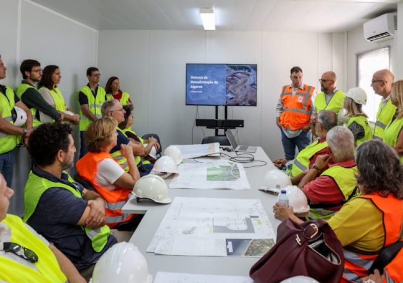 Mais de meia centena de engenheiros visitaram obra da dessalinizadora do Algarve  